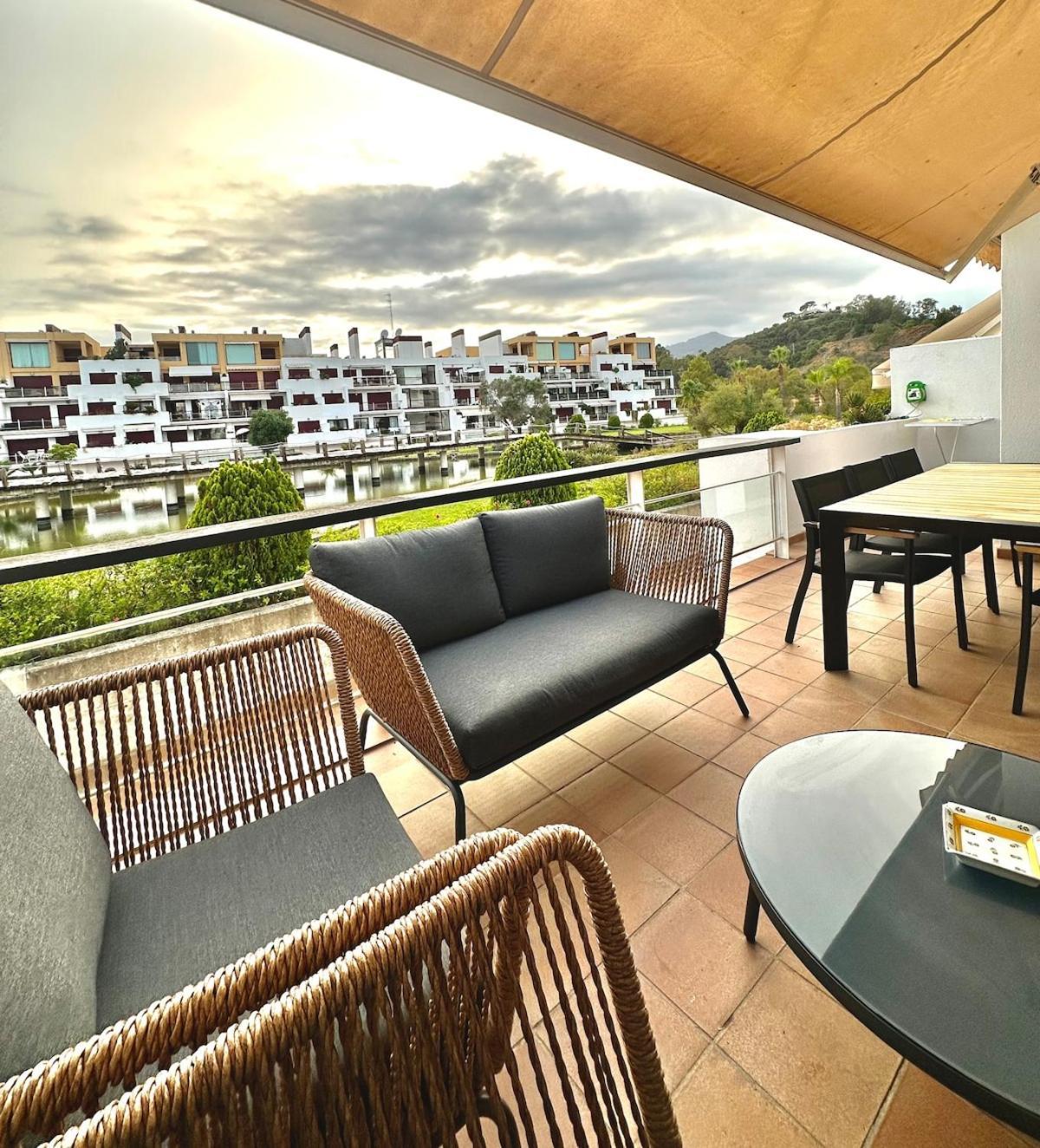 Modern In A Magnificent Mountain Apartment *